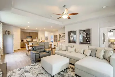 Image de Walk to Brazos County Expo: Elegant Home w/ Grill!