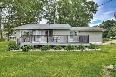 Charming Reading Home w/ Lake Views & Private Dock