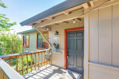Image de Downtown Fair Oaks Home ~ 15 Mi to Sacramento!