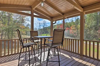 Image de Secluded Creekside Cabin w/ Hot Tub, Screened Porch