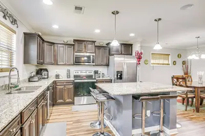 Image de Spacious West Columbia Home w/ Patio & Grill!