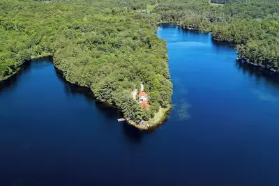 Image de Private Parry Sound Waterfront Retreat with Sunroom, Gamesroom, Sauna, Hot Tub