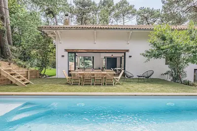 Image de Villa au coeur du Moulleau avec son jardin privatif et sa piscine.