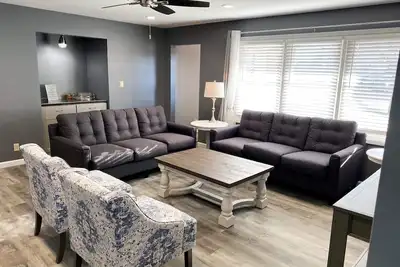 Image de Home Suite Home- Charming 3 Br 2b Home, Located in Erie- Presque Isle 1 Mile