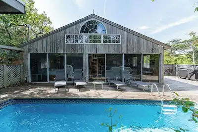 Image de 15% Off! Pool, Central Ac, 4 bedroom 2. 5 baths in Spectacular Seaview.