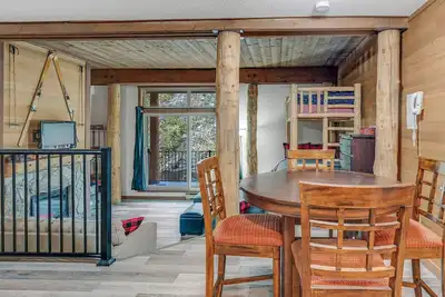 Image de Champagne Powder Chalet! Best Ski In/Out at Big White. Sleeps up to 7ppl.