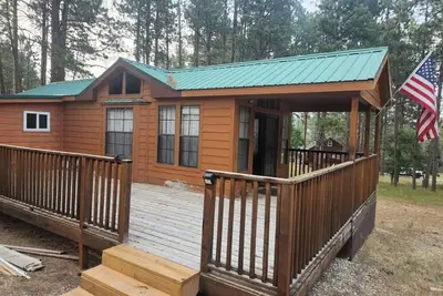 Cozy 2-bedroom cabin in Boulder Heights, 10 minutes from Sturgis and Deadwood.