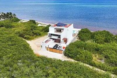 Image de Villa Tiburon: Luxurious 7br Beachfront Villa for Up to 20 Guests