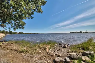 Image de Chalet Sur Le Lac, A Quelques Pas Du Lac St-Louis