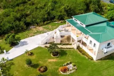 Image de Luxury 3, 000sf, 6 guests, 3 Br, 3 Ba, Free Wi-Fi, Ac, 5-10 Min beaches.