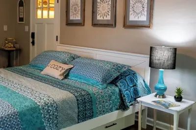 Image de Downtown Lancaster Studio Apartment! “Modern Meets Vintage. ”