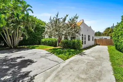 Image de 1br/1ba Design District Cottage - 8 Min drive from Downtown Wpb