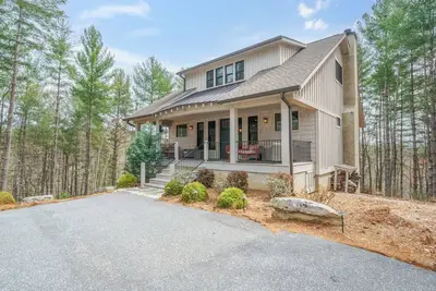 Birdsong | Fire Pit, Pet Friendly & Easy Access to Lake James!