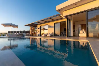 Image de Villa 'Nimbus Villas' avec vue sur la mer, Wi-Fi et climatisation