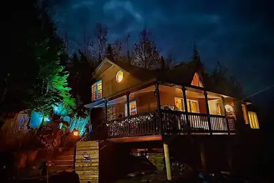 Image de Cozy Lakeview Chalet in the Laurentian's.