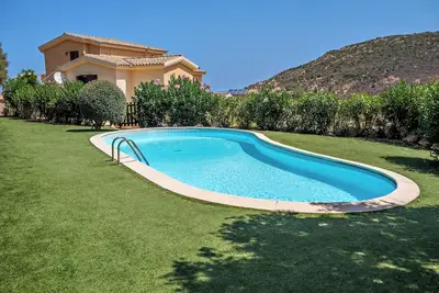 Image de Maison de vacances 'Affitti brevi Tiriddò' avec vue sur la mer, piscine partagée et terrasse privée.