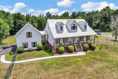 Image de Your Private Pool Paradise: Luxury Retreat Minutes from Smith Lake