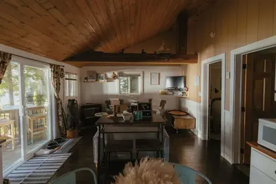 Image de Waterfront Cabin on Boat Lake! 2bed, 1bath, Pet Friendly. A serene getaway!