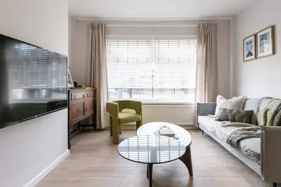 Image de Spacious 4 bedroom house sleeps 8