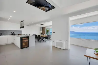 Image de Appartement de quatre chambres avec la terrasse et la vue sur le mer Drasnice, Makarska (A-21341-b)