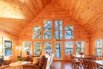 Image de Lakefront Cabin with Private Dock & Stunning Views