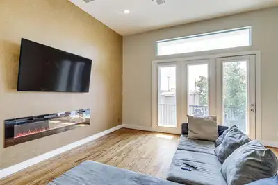 Image de Houston Home w/ Rooftop Patio - 3 Mi to Downtown!