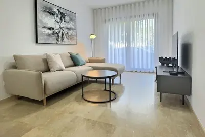 Image de Marina Magic: 2-Bed, 2-Bath Apartment Steps from Duquesa Harbour and Beach