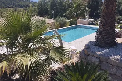 Image de Maison de plein pied, au calme, sur 1650 M2 de terrain entièrement aménagé.