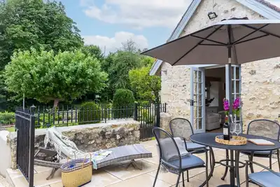Image de Starre Barn Cottage - a tastefully restored Grade Ii listed annex in the pretty fishing village of B