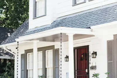 Image de Stylish Comfort: Spacious 4br Home