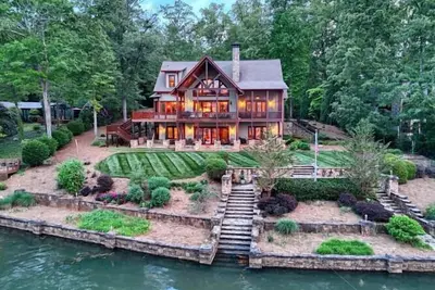 Image de Bellissimo at Lake Chatuge by Chatuge Home Concierge | Elegant Lakefront Retreat · Private Dock · Hot Tub · Shuffleboard