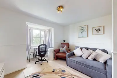 Image de Cozy Apartment - 10 minutes to Train Station