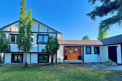 Image de Midcentury home w\/ views- a unique gem!