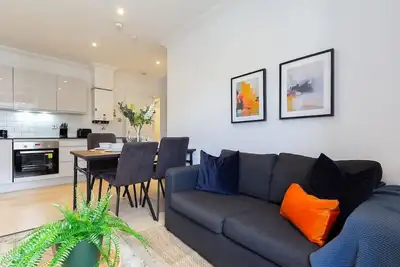 Image de Cosy Central 2 Bedroom Flat - Near Beach & Shops!