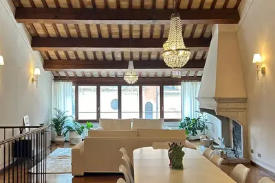 Image de The apartment offers a beautiful view of the city's cathedral domes.