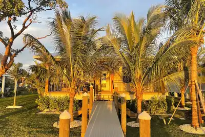Image de Waterfront house with private dock on Vip Island in Grant-Valkaria Fl
