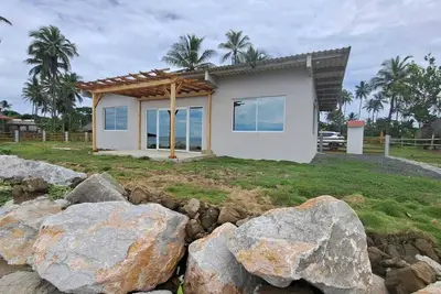 Image de Remote Beachfront Escape