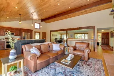 Image de Charming 4-bedroom Home in Quiet Neighborhood with Deck!