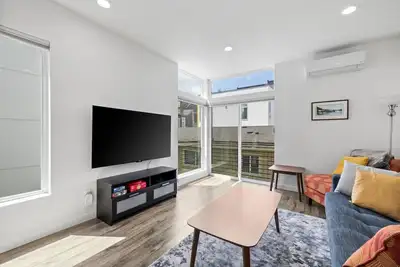 Image de Family Townhome Near Stadiums, Beach, Parks, Lake