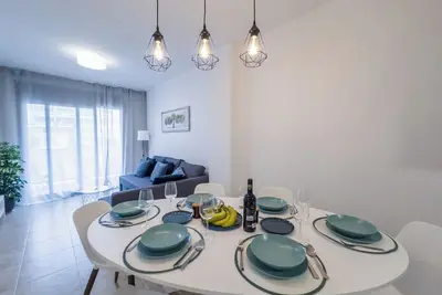Image de Just renovated apartment on Costa Brava beach 5 min + parking + swimming pool