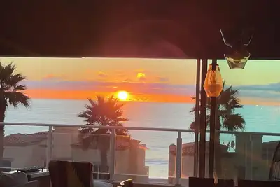 Image de Luxurious Oceanfront 2-Bedroom Condo with Panoramic Ocean Views!