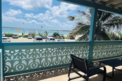 Image de Fanny 2, au coeur du village en premiere ligne de la baie Orientale, vue mer!