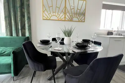 Image de Modern 2-bedroom apartment in serene Central Sittingbourne with WiFi