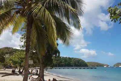 Image de Charmant studio avec piscine et plage en Martinique, idéal pour les familles