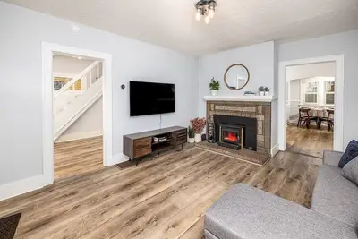 Image de Craftsman home in historic area