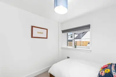 Image de Large 5Bed with parking & garden