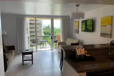 Image de 1br/1ba Condo: Balcony & Wellness Perks