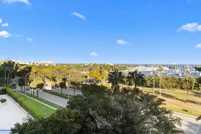 Image de Resort Style Luxury Retreat Perfect for Families