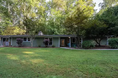 Image de Gameday/ Lakehouse 3 minutes from Clemson
