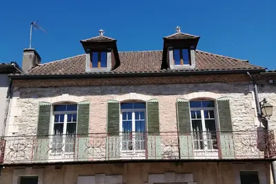 Image de Demeure de caractère spatieuse avec Terrasse-patio. Idéale pour 4 /6 personnes